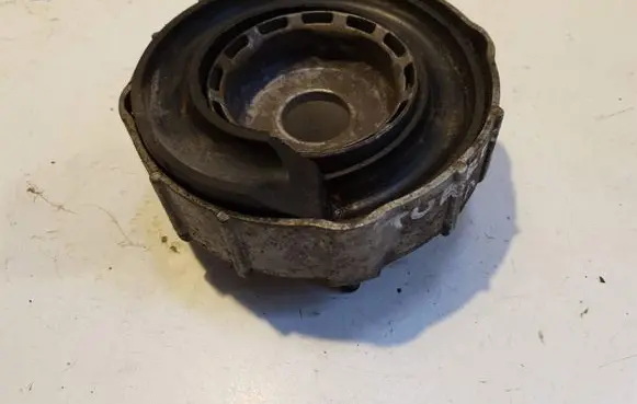 Volkswagen Touareg I Rear coil spring rubber mount 7L0412321 004954110420