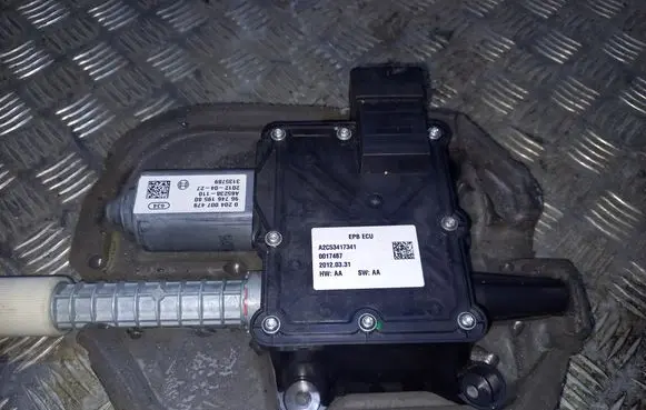 Citroen DS5 Hand brake/parking brake motor 9674619580