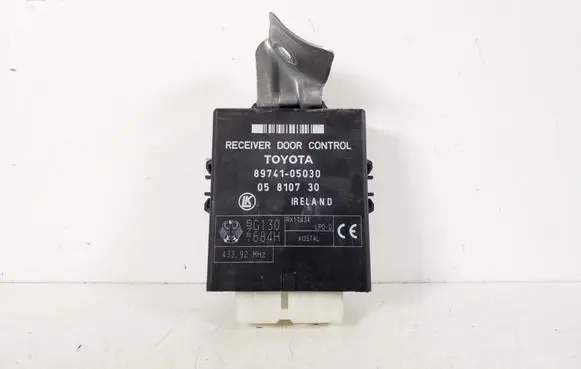 Toyota Avensis T220 Other control units/modules 89741-05030