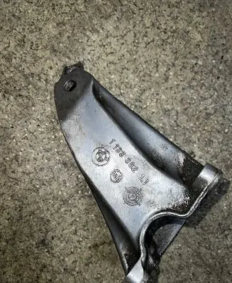BMW 5 E34 Engine mounting bracket 1133362