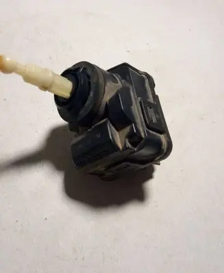 Opel Omega B1 Headlight level adjustment motor 00728230