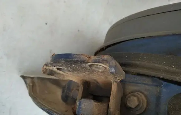 Honda CR-V Rear door lower hinge
