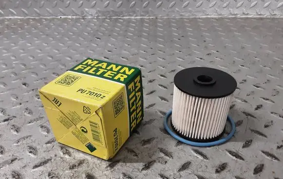 Ford Kuga II Fuel filter PU7010Z