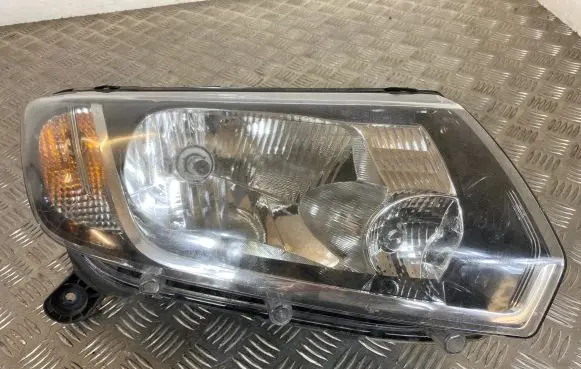 Dacia Sandero Headlight/headlamp 260107615R 90029995 90029095