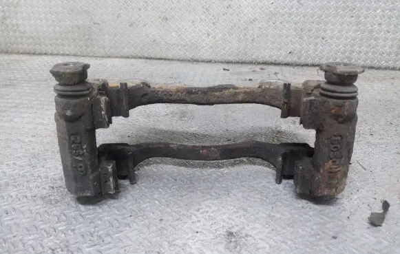Toyota Corolla Verso AR10 Front Brake Caliper Pad/Carrier 