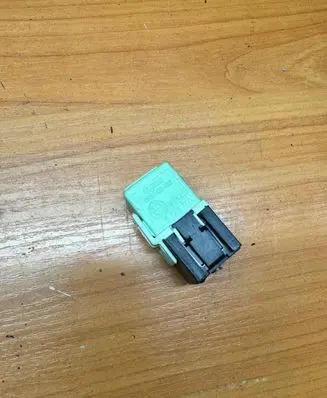 BMW 5 E60 E61 Other relay 8373700 V23134J59X312 6136