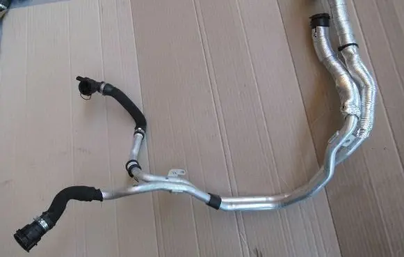 BMW 2 F45 Air conditioning (A/C) pipe/hose 8596395