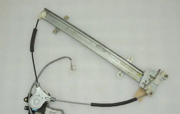 Suzuki Grand Vitara I Front door window regulator motor 8340165D10