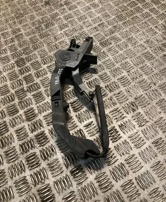 Accelerator throttle pedal