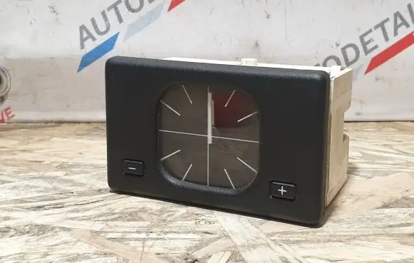 BMW 5 E34 Clock 1374282 62131374282
