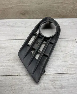 Volkswagen Golf Plus Front fog light trim/grill 5M0853666B
