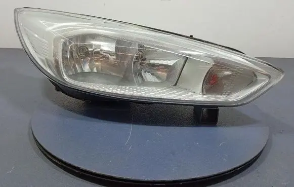 Ford Focus ST Headlight/headlamp F1EB13W029AE
