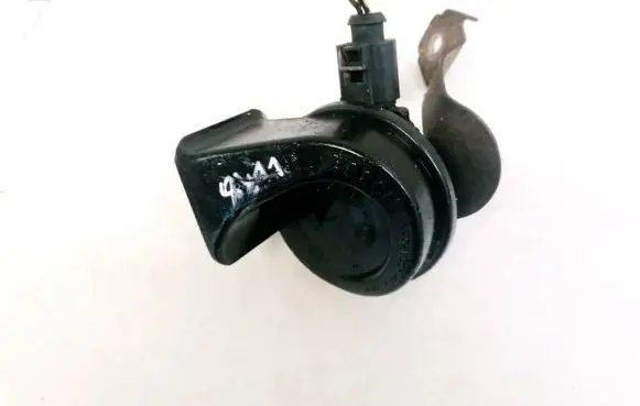 Volkswagen Golf V Horn signal E9011157