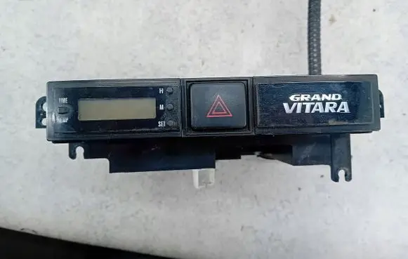 Suzuki Grand Vitara I Hazard light switch
