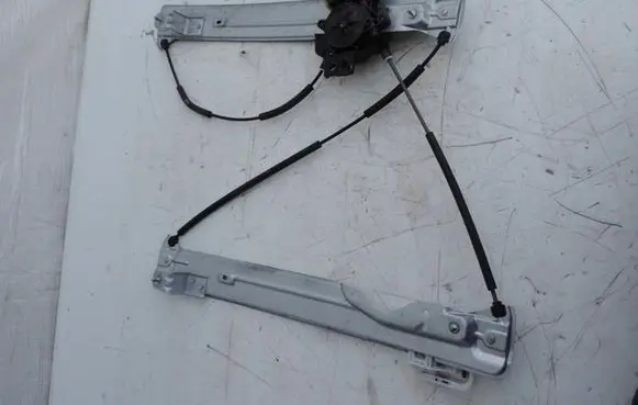 Ford Mondeo MK V Front window lifting mechanism without motor