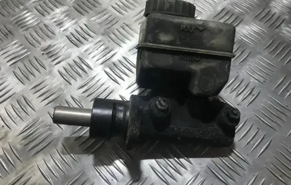 Master brake cylinder