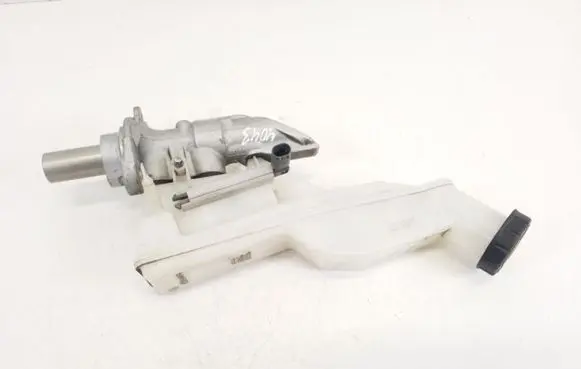 Mercedes-Benz B W246 W242 Master brake cylinder A2464300302