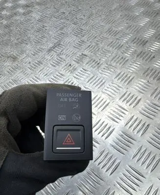 Volkswagen Golf VII Hazard light switch 5G0953509A 5G1919234