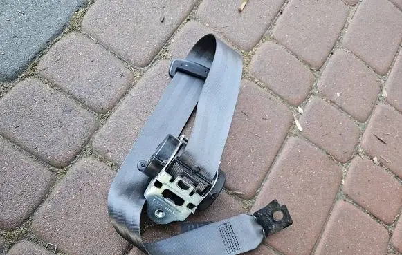 Opel Corsa E Rear seatbelt 13427753 616804500C