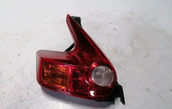 Nissan Juke I F15 Rear/tail lights