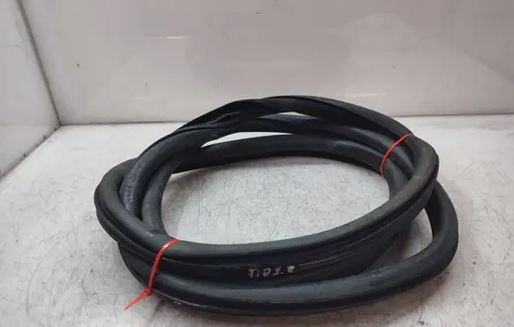 Peugeot 508 RXH Rear door rubber seal (on body) 