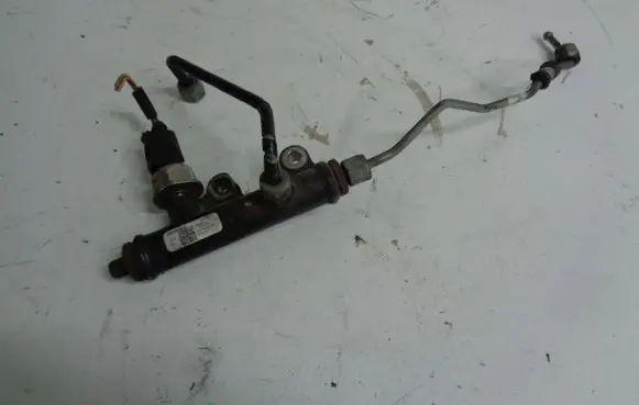 Jaguar XF X250 Fuel main line pipe 4R8Q-9C066-AE 5WS40128