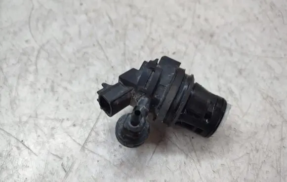 Mazda CX-5 Windscreen/windshield washer pump 8603109210