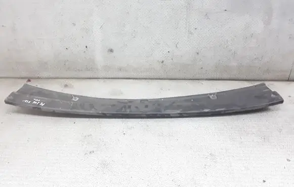 Rear bumper trim bar molding