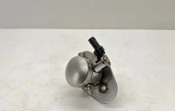 BMW 3 G20 G21 Fuel injection high pressure pump 8631642