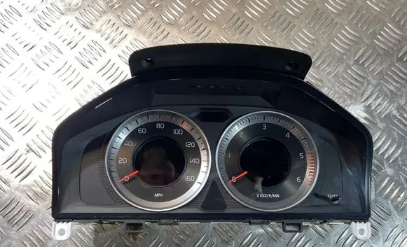 Volvo V70 Speedometer (instrument cluster) 31343330AA