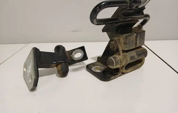 Rear door hinge set