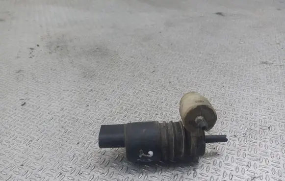 Volkswagen Golf V Windscreen/windshield washer pump