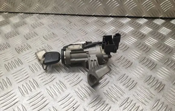 Toyota Corolla E120 E130 Ignition lock 45020024