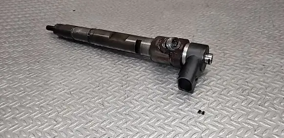Audi A8 S8 D3 4E Fuel injector 0445110158 057130277M
