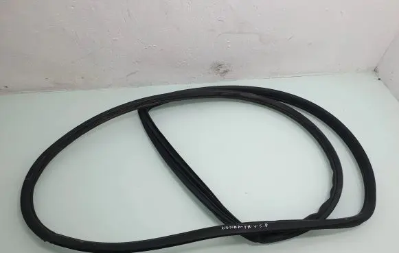 Honda FR-V Front door rubber seal