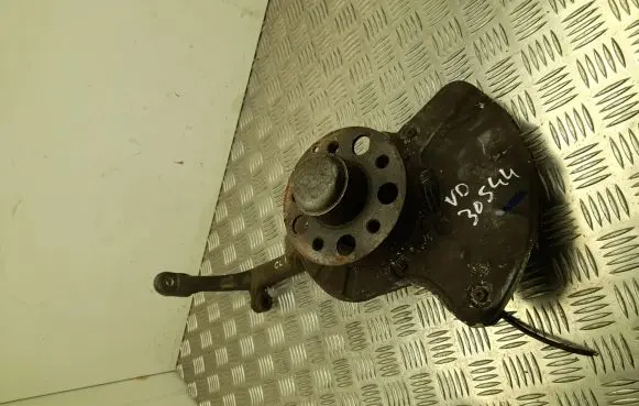 Front wheel hub