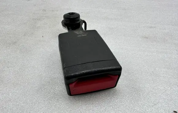 Mercedes-Benz GL X166 Rear seatbelt buckle A1668603069