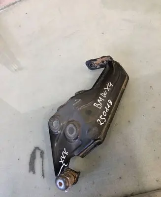 BMW X4 G02 Fender mounting bracket 7400219