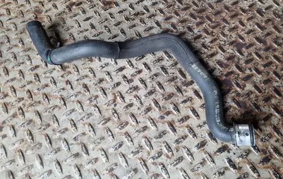 Mercedes-Benz C W204 Engine coolant pipe/hose A2045017182