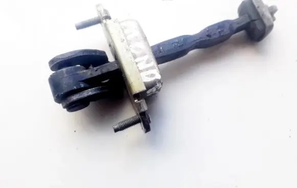 Ford Mondeo Mk III Rear door check strap stopper