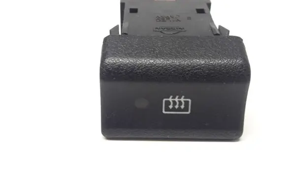 Nissan Sunny Windscreen/window heater switch