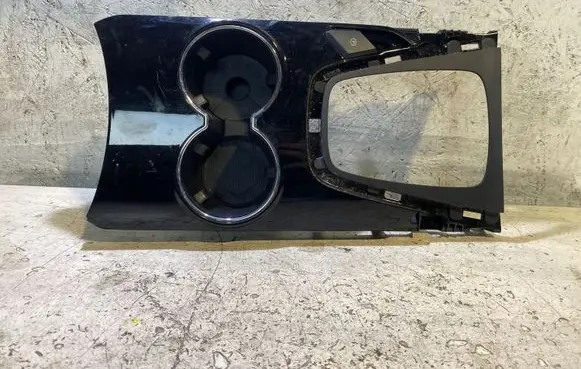 Cup holder front