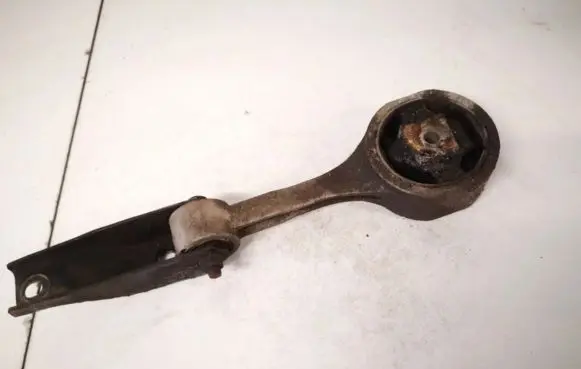 Volkswagen Polo IV 9N3 Engine mount bracket
