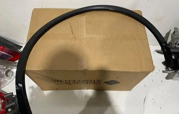 Volkswagen Touareg III Fender end trim 760853718