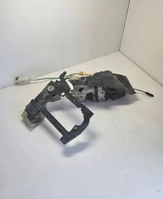 BMW 5 E39 Front door lock 8235113