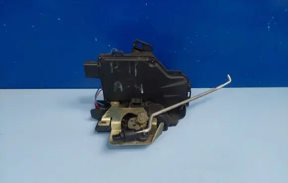 Audi A4 S4 B6 8E 8H Front door lock 8E0839015C
