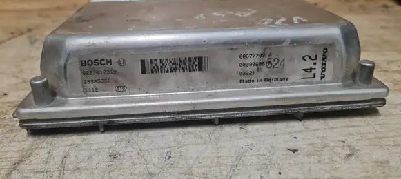 Volvo V70 Engine control unit/module 0281010319