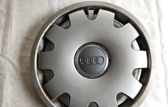Audi A6 S6 C5 4B R16 wheel hub/cap/trim 4B0601147B