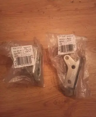 Volkswagen Cross Polo Engine bonnet/hood hinges 6Q0823302 6Q0823301
