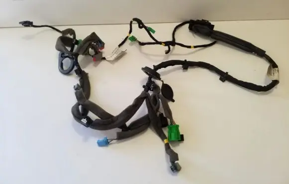 Volvo V40 Cross country Front door wiring loom 31334099AE 31374039AB